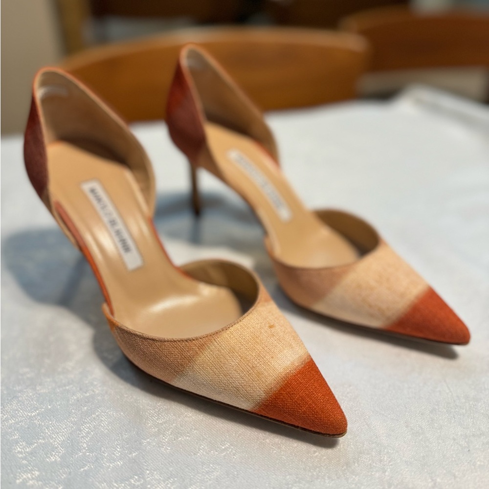 Manolo Blahnik 37 Linen Ombre Heels. Beige, orange, wooden 3” heels.